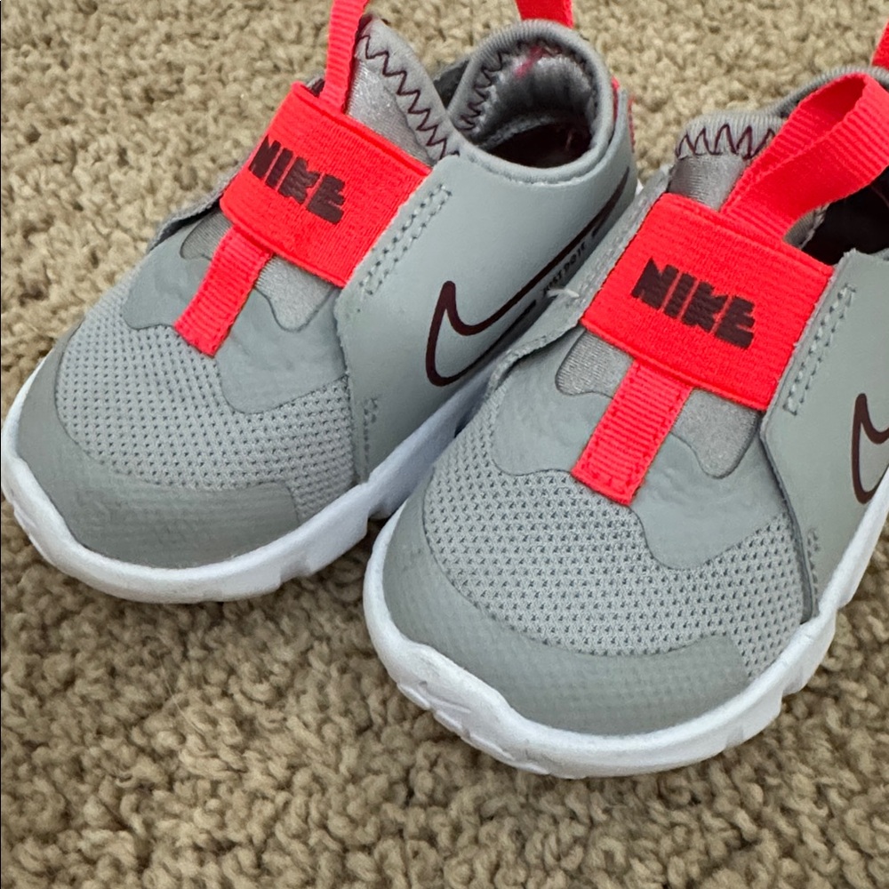 Nike Toddler Sneakers Gray & Red, Size 5C, Gently Used. - Picture 7 of 8